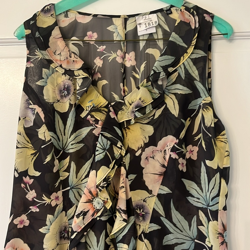 Cabi Ruffle Sleeveless Flowy Top - Picture 2 of 7
